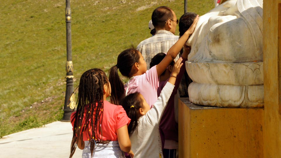 Entre Ciel et Terre : Au cœur du bouddhisme mongol