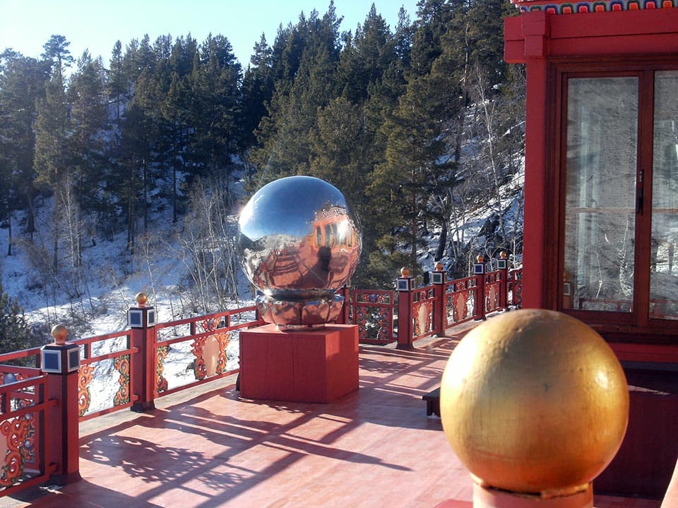 Entre Ciel et Terre : Au cœur du bouddhisme mongol