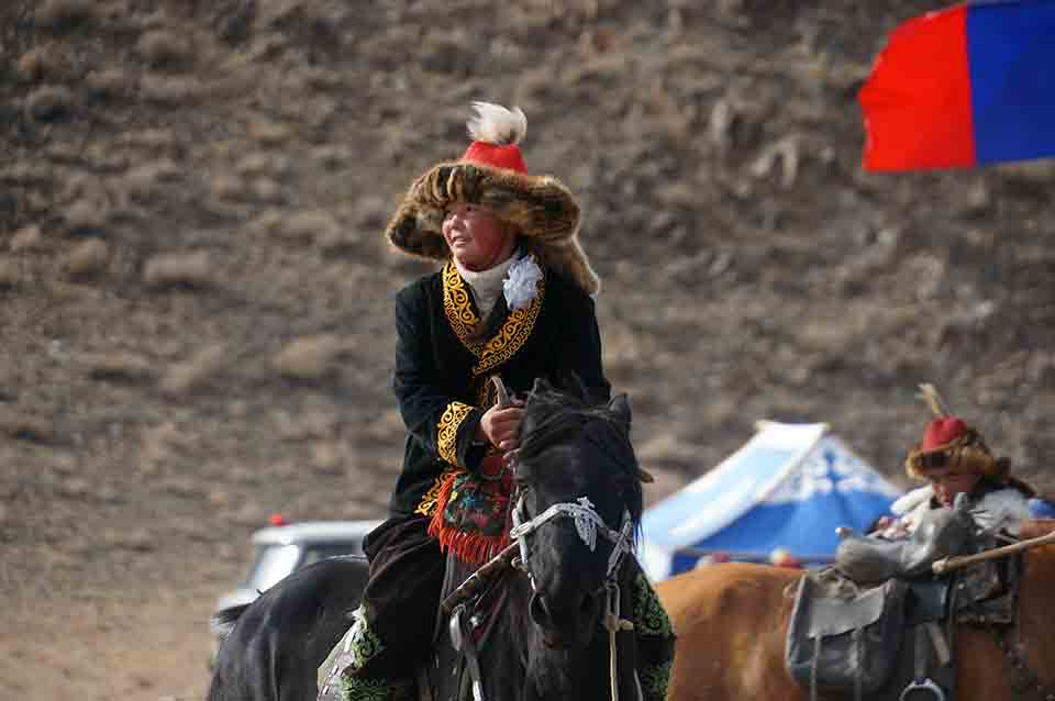 Fille chasseuse d'aigle