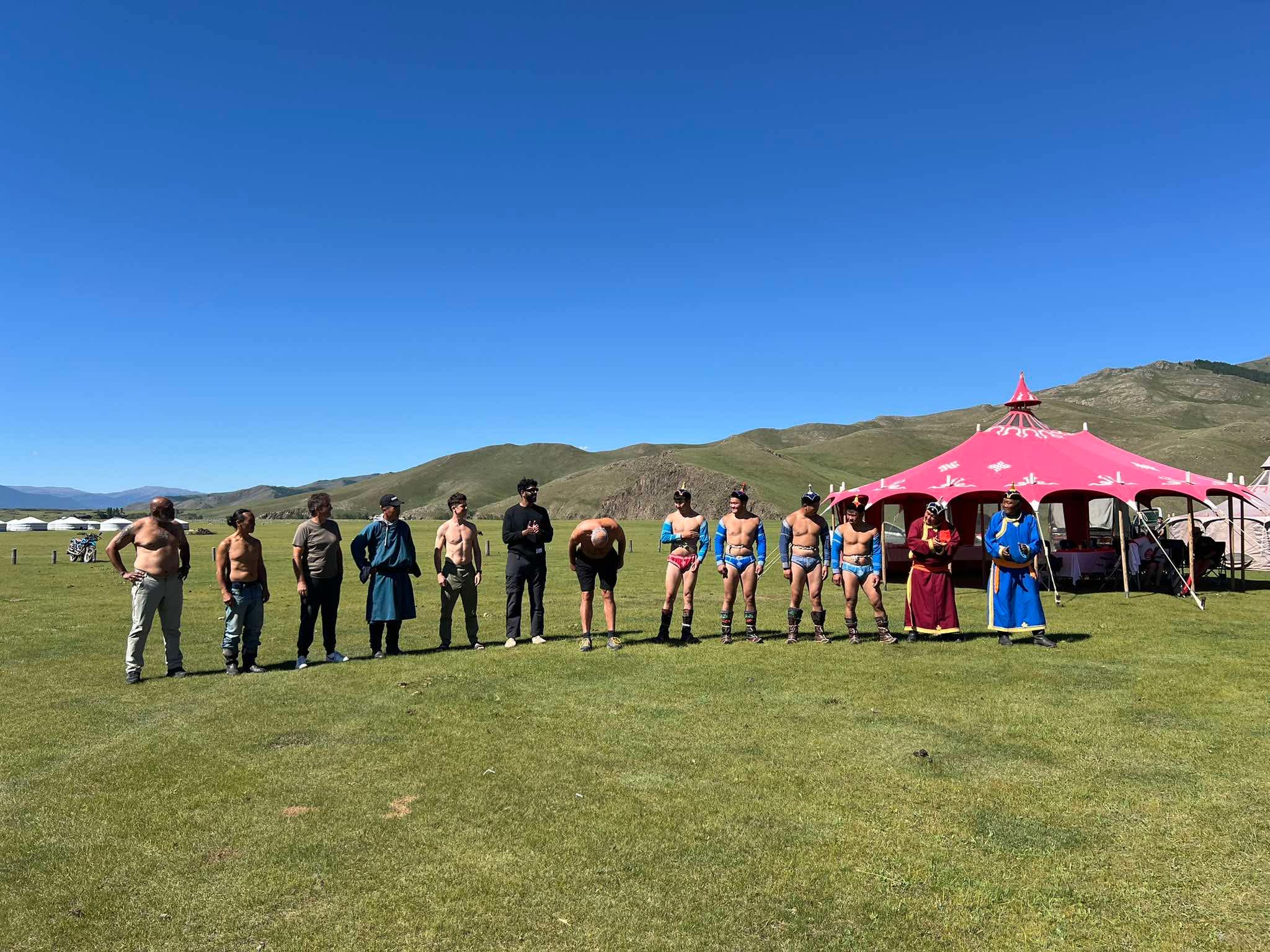 Fête d’Aigle de Sagsai et petit naadam de centre (15-25 septembre)