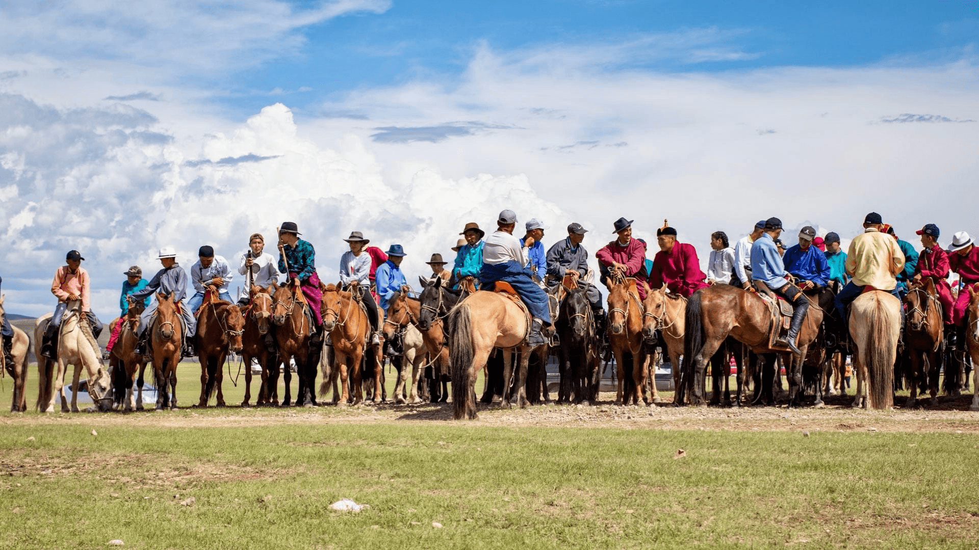 Fête d’Aigle de Sagsai et petit naadam de centre (15-25 septembre)